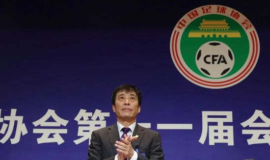 我们爷俩都是为你服务，你再怎么也不能这么对我们啊。